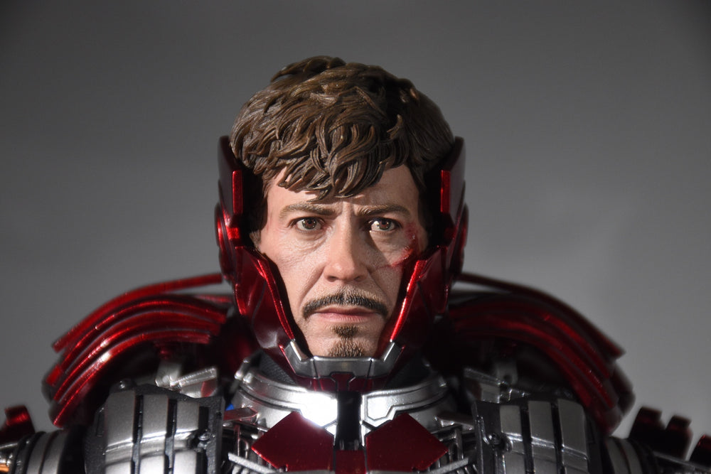 Tony Stark Mark V (Suit Up Version - Deluxe Version) (Iron Man 2) Sixth Scale Figure